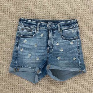 American Eagle Daisy Stitch Shorts!